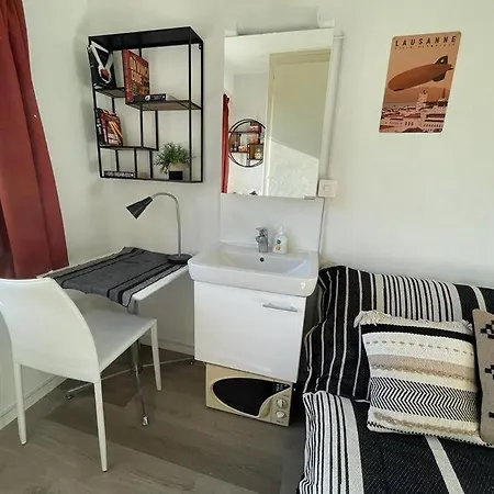 Gasthof Independent Room With Stunning View In Pully Cully VD