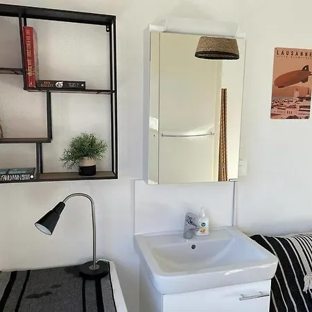 Guest house Independent Room With Stunning View In Pully *