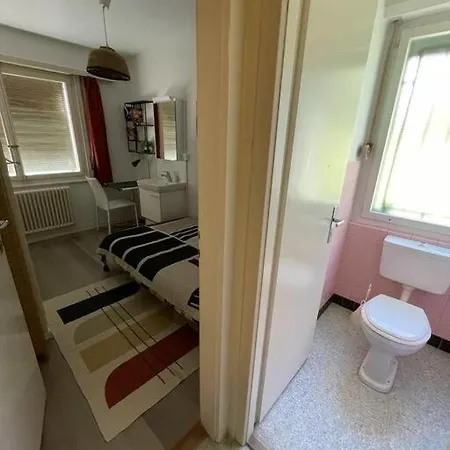 Guest house Independent Room With Stunning View In Pully Cully