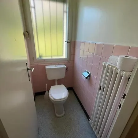 Independent Room With Stunning View In Pully Gasthof