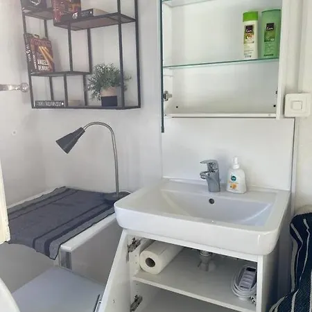 Independent Room With Stunning View In Pully * Cully VD