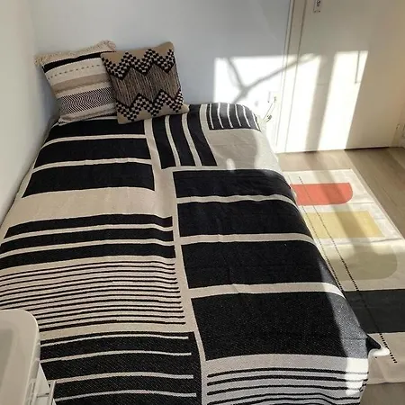 Independent Room With Stunning View In Pully Cully VD