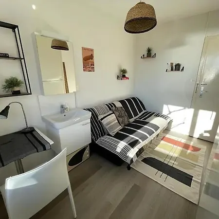 Independent Room With Stunning View In Pully Gasthof Cully VD