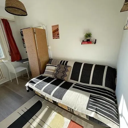 Gasthof Independent Room With Stunning View In Pully Cully VD